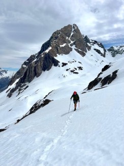 Another great adventure in the Cass Valley — this time on snowshoes. ❄️
Hut to hut through the Lake Tekapo high country, exploring hidden corners of the backcountry. Quiet, wild, and beautiful. Heated huts, big views, and that perfect mix of comfort and adventure. 🏔️
📸 @adventure_hobo
#CassValley #TekapoHutToHut #GamackRange #NZBackcountry #AlpineAdventure #MountainAdventure #TekapoAdventures #HikeTekapo #MountainHike #HikingNZ #Snowshoeing #AlpineTrekking #AlpineRecreation #NZMGA #GuidesLife - Alpine Recreation - #380