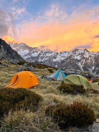 Perched high above the Hooker Valley near the Main Divide of the Southern Alps, watching the last light fire up Aoraki and fade toward Pukaki.
The wind never let up, but the stars didn’t disappoint — Southern Cross blazed over our tents, and the Milky Way was out in full force ⛺️✨
A wild, windy, unforgettable night out high in the mountains.
📸 @elke_mountain_guide @biaboucinhas
#Aoraki #MountCook #HookerValley #LakePukaki #SouthernCross #NZMountains #CoplandPass #FitzgeraldPass #RealBackcountry #SouthernAlps #Mountaineering #NightPhotography #DarkSky #Starlight #Sunset #Mountaineering #NZMGA #GuidesLife Aoraki Mt. Cook Adventures - Hooker Valley Day Hike - #394