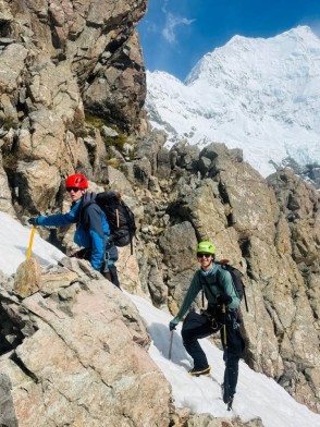 Five days. Big mountains. Lots of learning. ⛰️🧗🏽♀️
Last week on our Introductory Mountaineering Course at Caroline Hut — in the shadow of the mighty Aoraki / Mount Cook — our crew went from rock climbs to glacier travel, ridge routes and a summit of Kaitiaki Peak.
We covered so many skills, including: alpine packing + clothing, movement on snow and rock, knots and belays, weather and route finding, avalanche awareness + rescue, self-arresting, roping up for glacier travel — then topped it off by building a snow cave and sleeping in it ❄️🤙
From Ball Pass to the summit of Kaitiaki and back down, everyone finished stronger, smarter, and ready for their next step into the alpine world.
Keen to start your mountain journey?
Spaces are available on upcoming courses.
📸 P. Stevens & crew
🔗 https://alpinerecreation.com/new-zealand-alpine-climbing-mountaineering-instruction-and-guided-ascents/mountaineering-skills-and-alpine-climbing-courses/introductory-mountaineering-course
#BeginnerMountaineering #IntroMountaineering #MountainSkills #MountainExperience #AlpineSkills #AorakiMtCook #GlacierTravel #SnowCave #KaitiakiPeak #NZMountains #CarolineHut #SouthernAlps #LearnTheRopes #AlpineRecreation #NZMGA #GuideLife Aoraki Mt. Cook Adventures - Introductory Mountaineering Course - #399