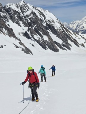 A magic few days exploring the Tasman Glacier on the Mount Cook Glaciers Trek ❄️🏔️
Huge icefalls, glacier travel, epic views of Aoraki — the perfect alpine escape. Can’t wait to get back up there!
📸 @alpine.dreams.guiding
Keen to join our next Glacier Trek? We still have a few spots on upcoming trips. Link in bio or see our website for details.
🔗 https://alpinerecreation.com/new-zealand-alpine-hikes-trekking-and-snowshoeing/new-zealand-glacier-hikes-and-treks/mount-cook-glaciers-trek
#TasmanGlacier #AorakiMountCook #AorakiAdventures #MountCookGlaciersTrek #AlpineRecreation #GlacierTrek #NZMustDo #HikingNZ #SouthernAlps #NZmountains #NZMGA #WeAreIFMGA #GuideLife New Zealand Alpine Treks & Hikes - Mount Cook Glaciers Trek - #401