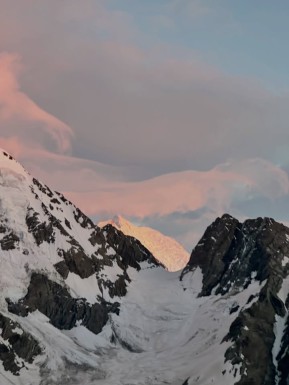 Sunrise over Tasman and Aoraki this morning. Strong winds up top, and cloud building ahead of the NW front. Time for us to leave before the storm, but also time for us to remember — today would’ve been Gottlieb’s 77th birthday ❤️
#AorakiMountCook #Sunrise #NZMountains #SouthernAlps #Mountaineering - Aoraki Mt. Cook Adventures - #422