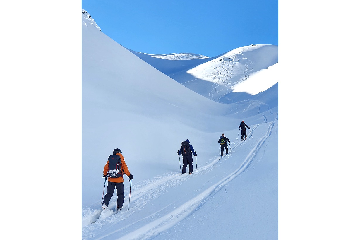 Ski and splitboard first tracks in the Gamack Range, Cass Valley | Alpine Recreation