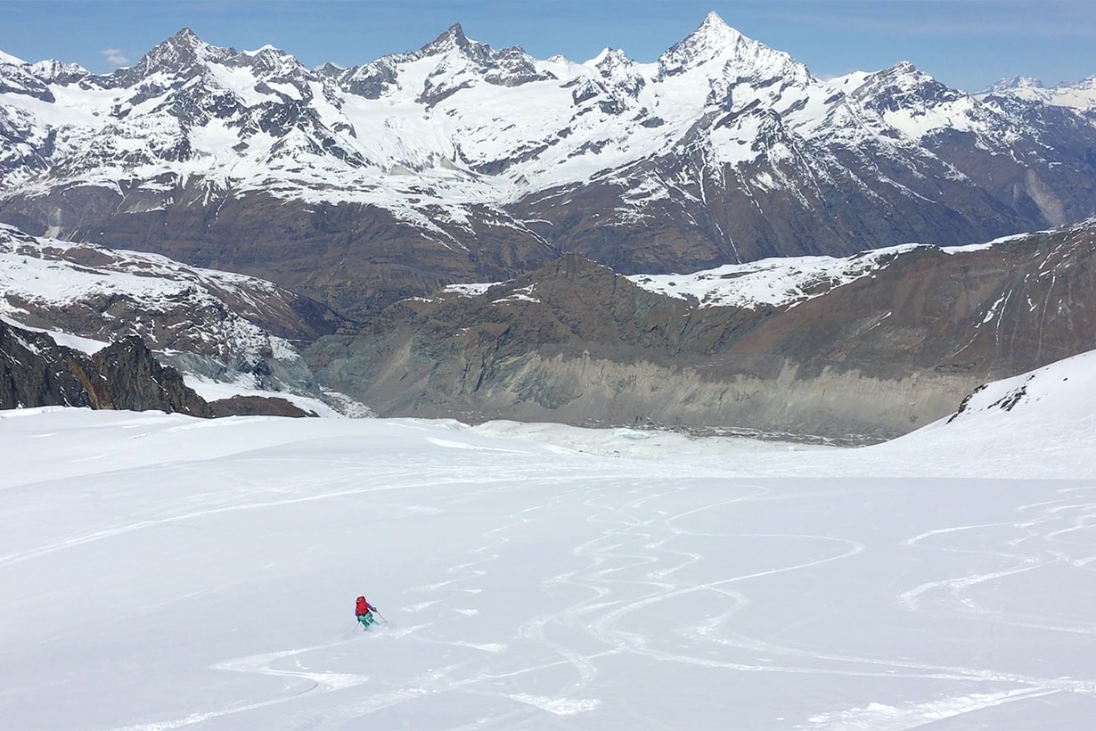 Skiing the Schwärze Glacier